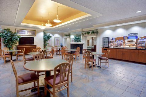 Holiday Express & North - Shoreline, An Ihg