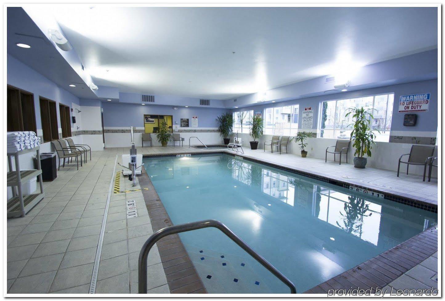 Holiday Express & North - Shoreline, An Ihg 3*